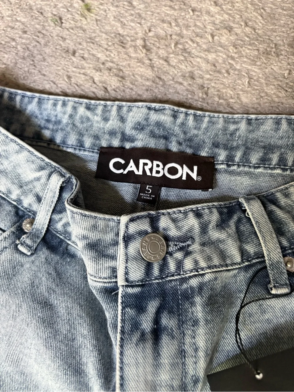 Carbon High-Rise Star Appliqué Denim Shorts - Light Blue wash - Picture 2 of 3
